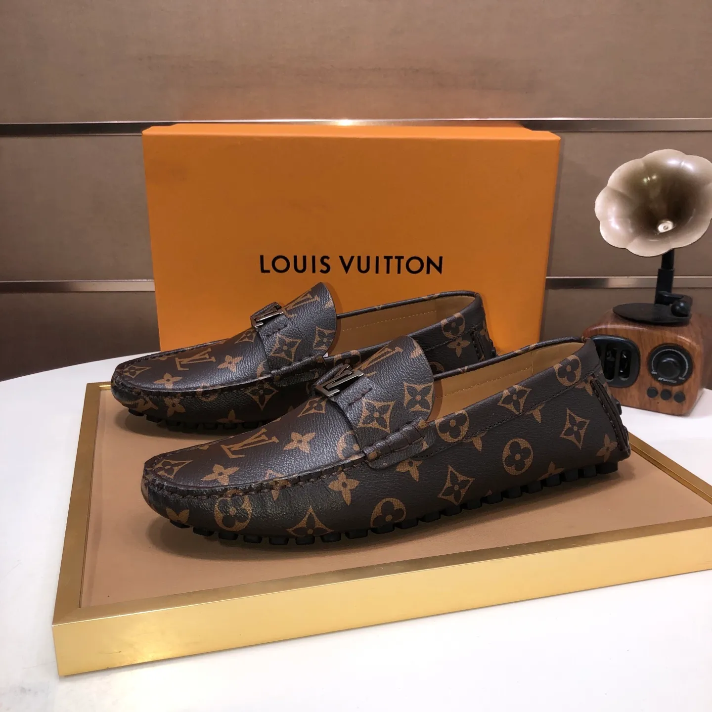 Men's men's shoes 💰420💰 [LV Doudou shoes] (water-dyed cowhide lining) new model is on the market, available on the official website. The new Doudou shoes are processed into single-color materials, and the uppers are made of imported cowhide material. The body of the shoe is fully hemmed with mark thread, and is lined with imported original cowhide leather. The elegant shoe shape is super suitable for all-matching, and the size is 38-44.